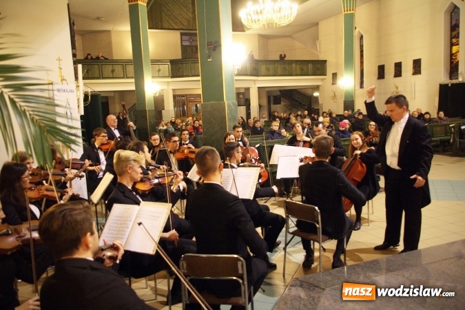 Zdjęcie w galerii na portalu naszwodzislaw.com: Słowacka orkiestra smyczkowa wystąpiła w Czyżowicach  wiadomości z regionu