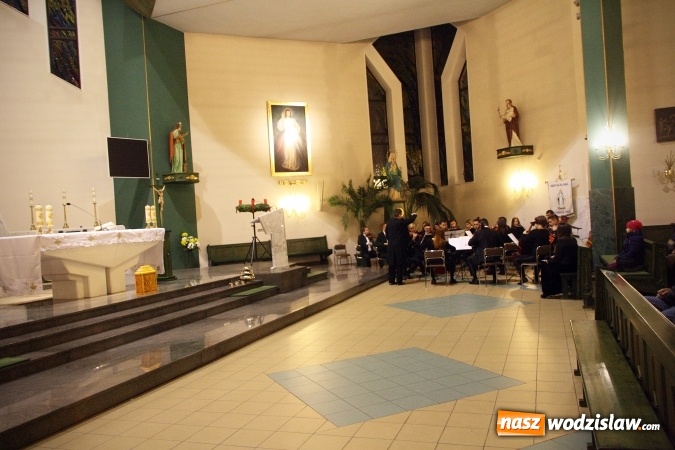 Zdjęcie w galerii na portalu naszwodzislaw.com: Słowacka orkiestra smyczkowa wystąpiła w Czyżowicach  wiadomości z regionu