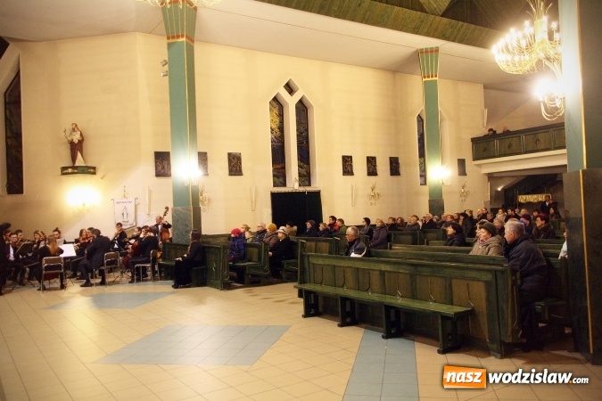 Zdjęcie w galerii na portalu naszwodzislaw.com: Słowacka orkiestra smyczkowa wystąpiła w Czyżowicach  wiadomości z regionu