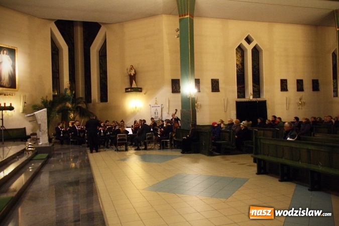 Zdjęcie w galerii na portalu naszwodzislaw.com: Słowacka orkiestra smyczkowa wystąpiła w Czyżowicach  wiadomości z regionu