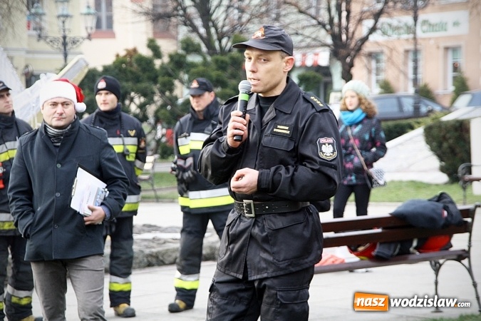 Zdjęcie w galerii na portalu naszwodzislaw.com: Niecodzienny pokaz na wodzisławskim Rynku, czyli jak palić w piecu, aby było tanio i ekologicznie wiadomości z regionu