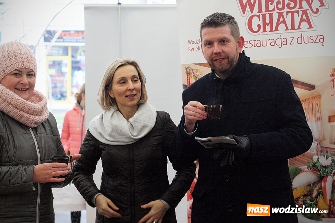 Zdjęcie w galerii na portalu naszwodzislaw.com: Degustacja świątecznych smakołyków na wodzisławskim Rynku. Było smacznie!  wiadomości z regionu