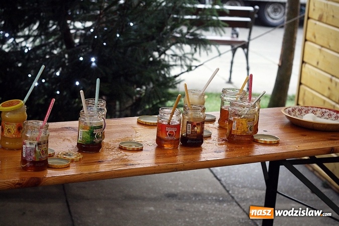 Zdjęcie w galerii na portalu naszwodzislaw.com: Degustacja świątecznych smakołyków na wodzisławskim Rynku. Było smacznie!  wiadomości z regionu