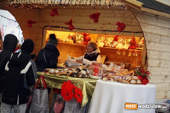 Zdjęcie w galerii na portalu naszwodzislaw.com: Degustacja świątecznych smakołyków na wodzisławskim Rynku. Było smacznie!  wiadomości z regionu