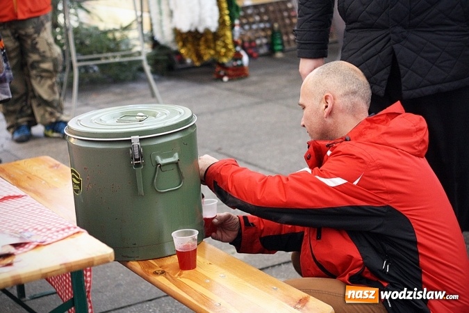 Zdjęcie w galerii na portalu naszwodzislaw.com: Degustacja świątecznych smakołyków na wodzisławskim Rynku. Było smacznie!  wiadomości z regionu
