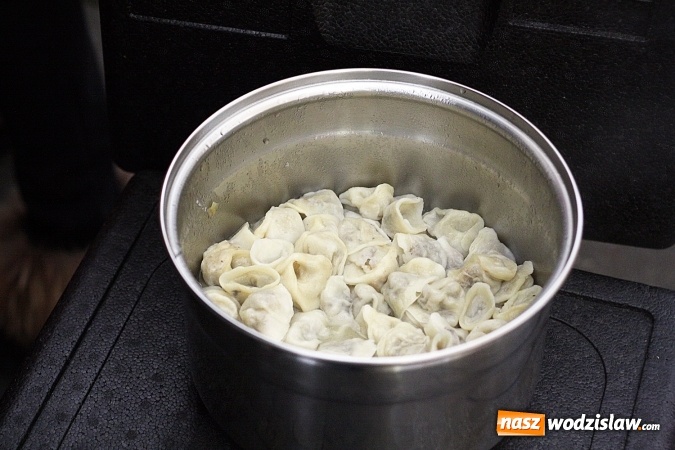 Zdjęcie w galerii na portalu naszwodzislaw.com: Degustacja świątecznych smakołyków na wodzisławskim Rynku. Było smacznie!  wiadomości z regionu