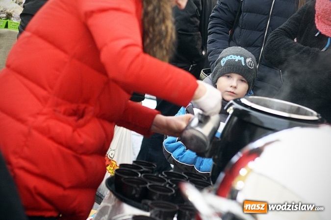 Zdjęcie w galerii na portalu naszwodzislaw.com: Degustacja świątecznych smakołyków na wodzisławskim Rynku. Było smacznie!  wiadomości z regionu