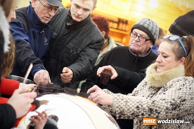 Zdjęcie w galerii na portalu naszwodzislaw.com: Degustacja świątecznych smakołyków na wodzisławskim Rynku. Było smacznie!  wiadomości z regionu