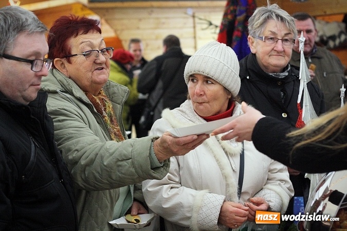 Zdjęcie w galerii na portalu naszwodzislaw.com: Degustacja świątecznych smakołyków na wodzisławskim Rynku. Było smacznie!  wiadomości z regionu