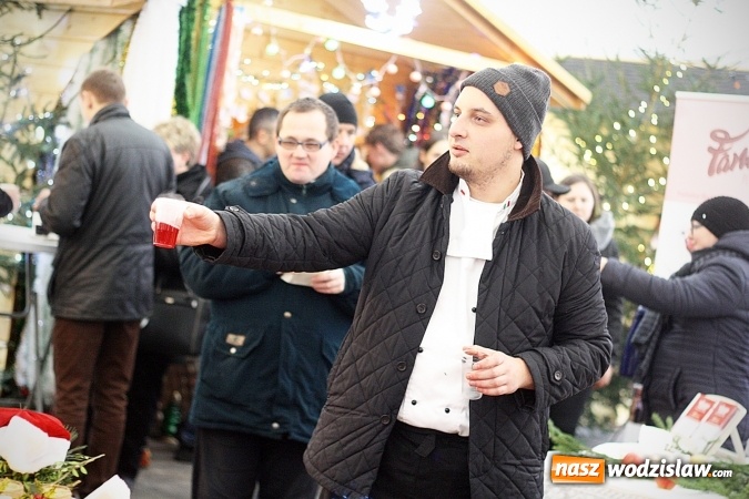 Zdjęcie w galerii na portalu naszwodzislaw.com: Degustacja świątecznych smakołyków na wodzisławskim Rynku. Było smacznie!  wiadomości z regionu