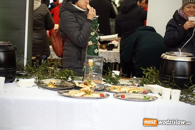 Zdjęcie w galerii na portalu naszwodzislaw.com: Degustacja świątecznych smakołyków na wodzisławskim Rynku. Było smacznie!  wiadomości z regionu