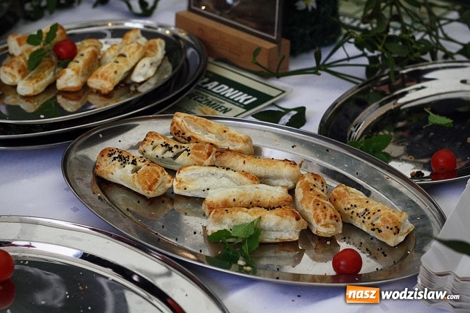 Zdjęcie w galerii na portalu naszwodzislaw.com: Degustacja świątecznych smakołyków na wodzisławskim Rynku. Było smacznie!  wiadomości z regionu