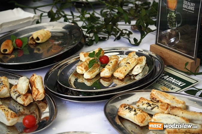 Zdjęcie w galerii na portalu naszwodzislaw.com: Degustacja świątecznych smakołyków na wodzisławskim Rynku. Było smacznie!  wiadomości z regionu