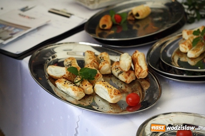 Zdjęcie w galerii na portalu naszwodzislaw.com: Degustacja świątecznych smakołyków na wodzisławskim Rynku. Było smacznie!  wiadomości z regionu