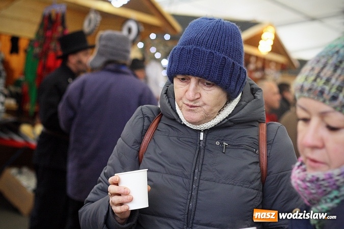 Zdjęcie w galerii na portalu naszwodzislaw.com: Degustacja świątecznych smakołyków na wodzisławskim Rynku. Było smacznie!  wiadomości z regionu