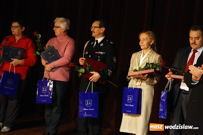 Zdjęcie w galerii na portalu naszwodzislaw.com: Pszów: Jarmark odwołany, wolontariusze nagrodzeni  wiadomości z regionu