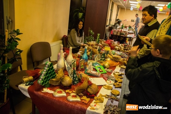 Zdjęcie w galerii na portalu naszwodzislaw.com: Jubileuszowy X Jarmark Harcerski w RCK wiadomości z regionu