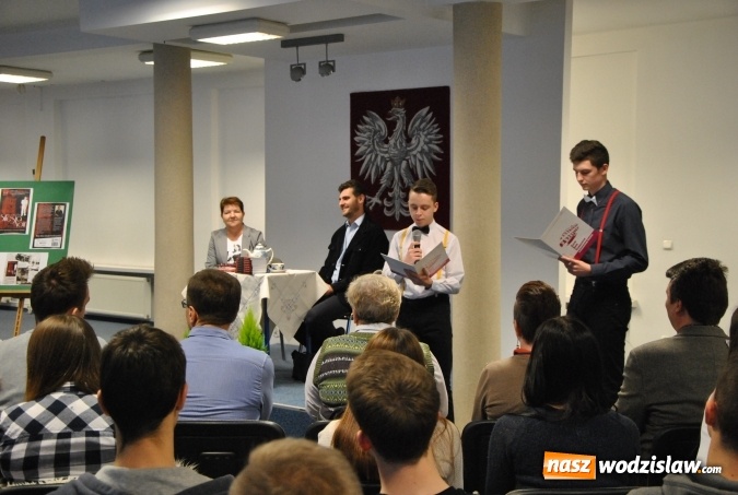 Zdjęcie w galerii na portalu naszwodzislaw.com: Były uczeń placówki, obecnie pisarz. Marcin Szewczyk gościł w ZST  wiadomości z regionu