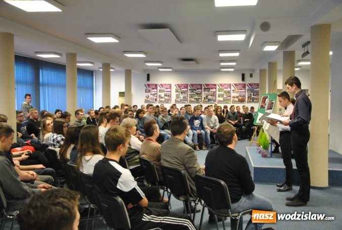 Zdjęcie w galerii na portalu naszwodzislaw.com: Były uczeń placówki, obecnie pisarz. Marcin Szewczyk gościł w ZST  wiadomości z regionu