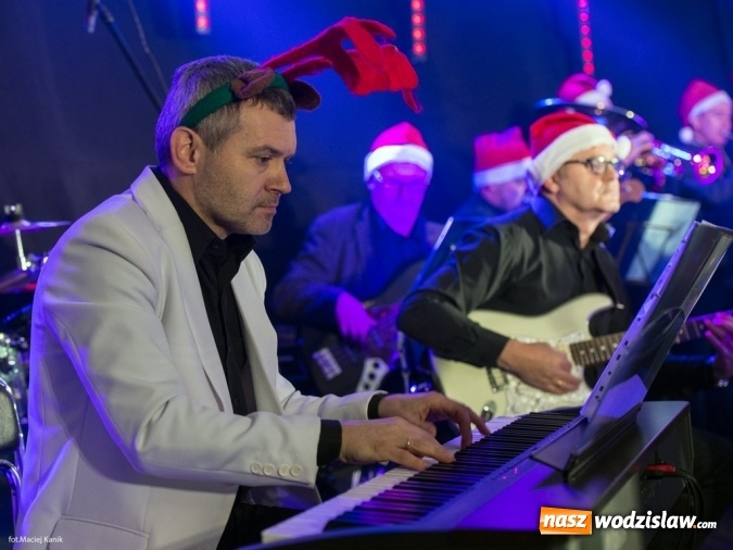 Zdjęcie w galerii na portalu naszwodzislaw.com: Połomia: To był festiwal pełen dobrej muzyki teatru i niespodzianek wiadomości z regionu