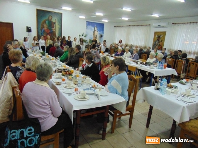 Zdjęcie w galerii na portalu naszwodzislaw.com: Wigilia dla samotnych. Starsze i potrzebujące osoby zasiadły przy jednym stole wiadomości z regionu