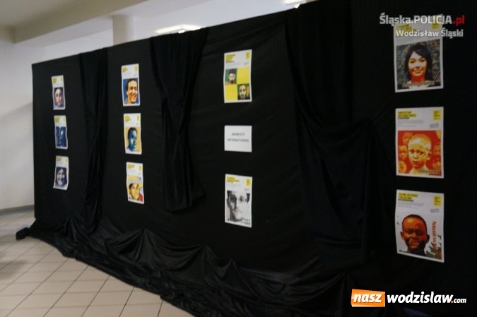 Zdjęcie w galerii na portalu naszwodzislaw.com: Policjanci pisali listy w obronie praw człowieka  wiadomości z regionu