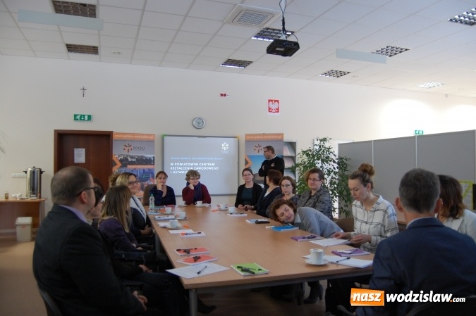 Zdjęcie w galerii na portalu naszwodzislaw.com: Umiejętności zawodowe nauczycieli i szanse na ich podniesienie. Konferencja w PCKZiU  wiadomości z regionu