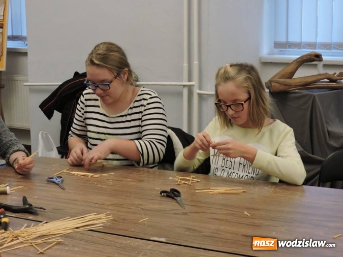 Zdjęcie w galerii na portalu naszwodzislaw.com: Tworzyli świąteczne ozdoby  wiadomości z regionu