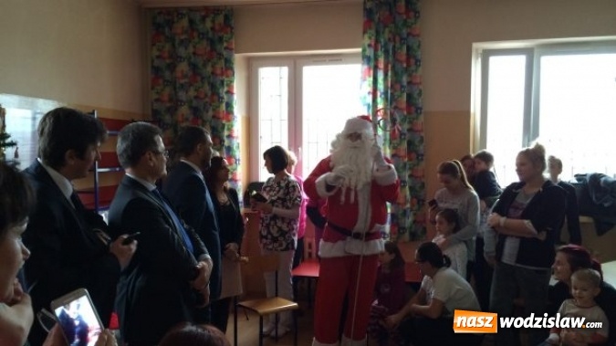 Zdjęcie w galerii na portalu naszwodzislaw.com: Święty Mikołaj odwiedził rydułtowski szpital  wiadomości z regionu