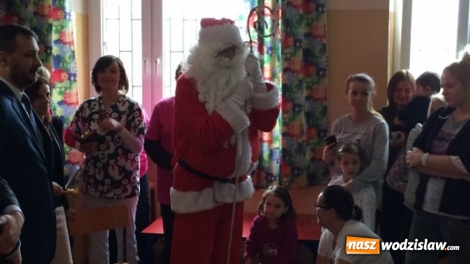 Zdjęcie w galerii na portalu naszwodzislaw.com: Święty Mikołaj odwiedził rydułtowski szpital  wiadomości z regionu