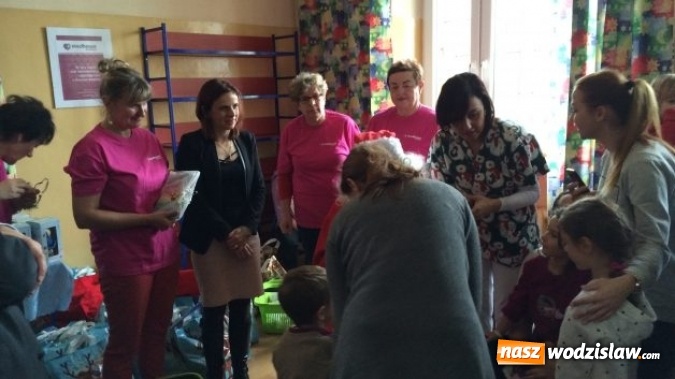 Zdjęcie w galerii na portalu naszwodzislaw.com: Święty Mikołaj odwiedził rydułtowski szpital  wiadomości z regionu