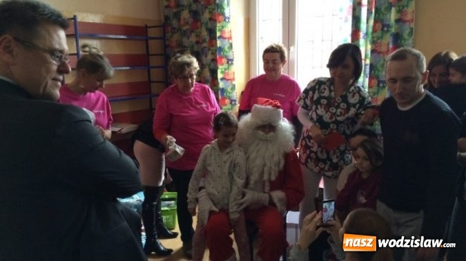 Zdjęcie w galerii na portalu naszwodzislaw.com: Święty Mikołaj odwiedził rydułtowski szpital  wiadomości z regionu
