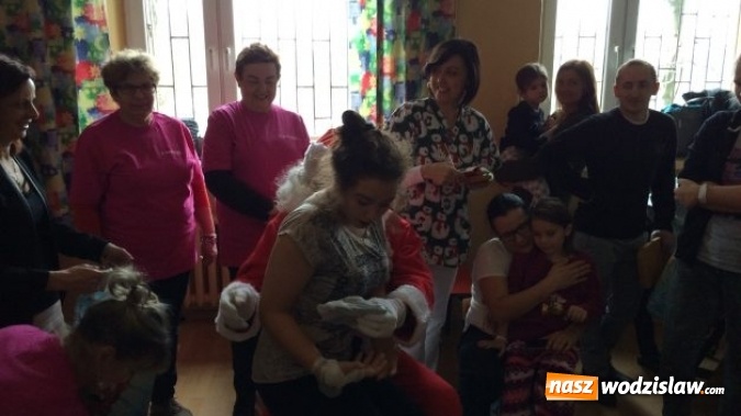 Zdjęcie w galerii na portalu naszwodzislaw.com: Święty Mikołaj odwiedził rydułtowski szpital  wiadomości z regionu