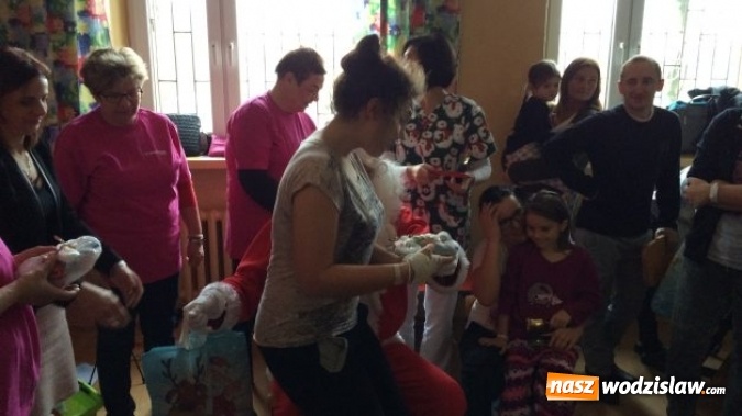 Zdjęcie w galerii na portalu naszwodzislaw.com: Święty Mikołaj odwiedził rydułtowski szpital  wiadomości z regionu