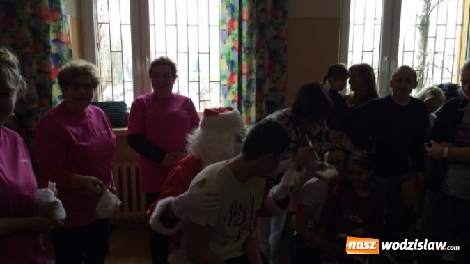 Zdjęcie w galerii na portalu naszwodzislaw.com: Święty Mikołaj odwiedził rydułtowski szpital  wiadomości z regionu