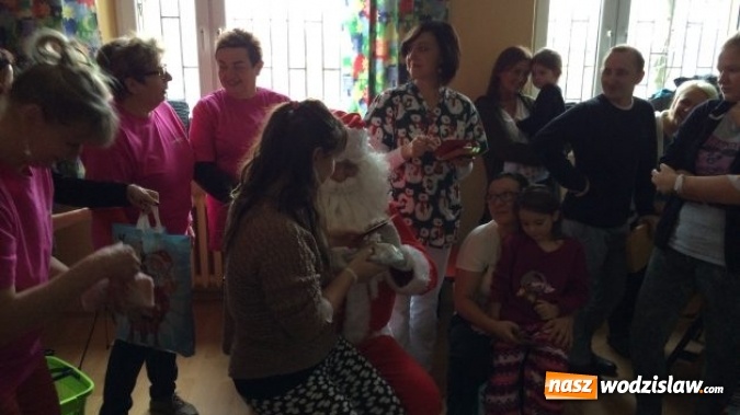 Zdjęcie w galerii na portalu naszwodzislaw.com: Święty Mikołaj odwiedził rydułtowski szpital  wiadomości z regionu