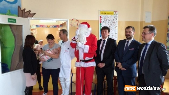 Zdjęcie w galerii na portalu naszwodzislaw.com: Święty Mikołaj odwiedził rydułtowski szpital  wiadomości z regionu