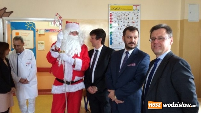 Zdjęcie w galerii na portalu naszwodzislaw.com: Święty Mikołaj odwiedził rydułtowski szpital  wiadomości z regionu