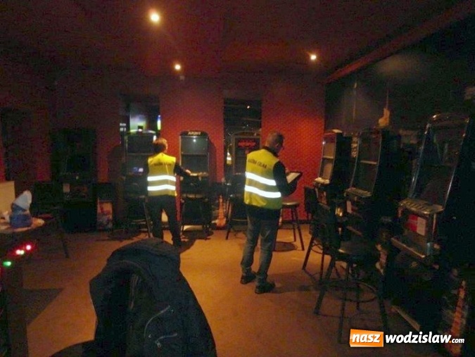 Zdjęcie w galerii na portalu naszwodzislaw.com: Celnicy likwidowali nielegalne salony gier. Automaty zabezpieczono m.in. w Wodzisławiu Śląskim  wiadomości z regionu