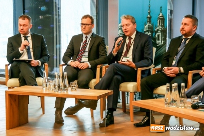 Zdjęcie w galerii na portalu naszwodzislaw.com: Oddychać po ludzku - udział marszałka Województwa Śląskiego w konferencji podsumowującej akcję wiadomości z regionu