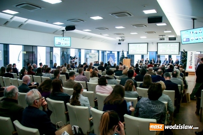 Zdjęcie w galerii na portalu naszwodzislaw.com: Oddychać po ludzku - udział marszałka Województwa Śląskiego w konferencji podsumowującej akcję wiadomości z regionu