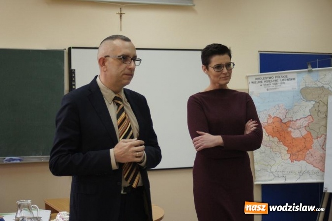 Zdjęcie w galerii na portalu naszwodzislaw.com: Znana modelka Ilona Felicjańska odwiedziła uczniów gogołowskiego liceum wiadomości z regionu