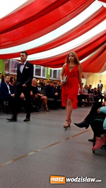 Zdjęcie w galerii na portalu naszwodzislaw.com: Działo się! Ekonomik w świecie mody wiadomości z regionu