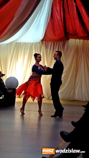 Zdjęcie w galerii na portalu naszwodzislaw.com: Działo się! Ekonomik w świecie mody wiadomości z regionu