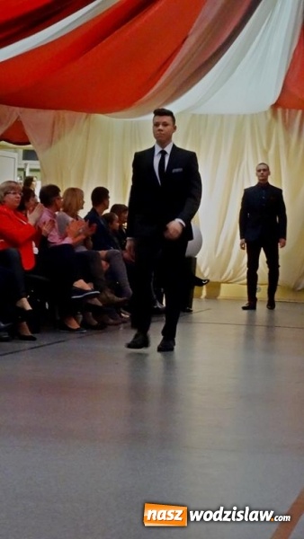 Zdjęcie w galerii na portalu naszwodzislaw.com: Działo się! Ekonomik w świecie mody wiadomości z regionu