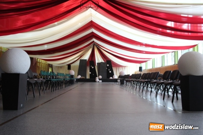 Zdjęcie w galerii na portalu naszwodzislaw.com: Działo się! Ekonomik w świecie mody wiadomości z regionu