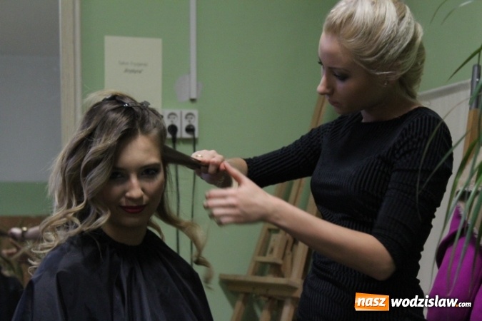 Zdjęcie w galerii na portalu naszwodzislaw.com: Działo się! Ekonomik w świecie mody wiadomości z regionu