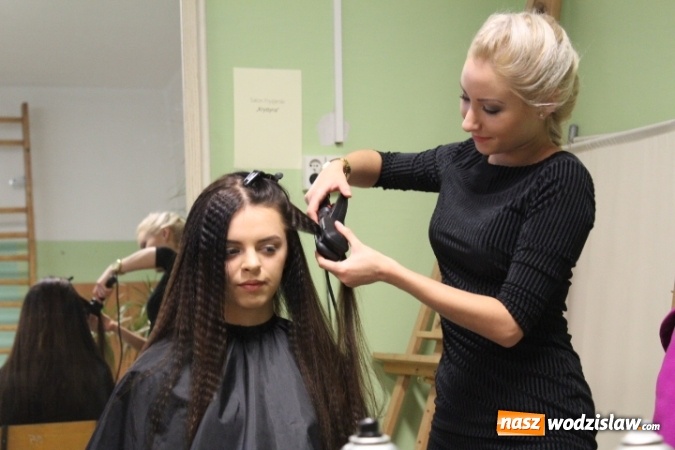 Zdjęcie w galerii na portalu naszwodzislaw.com: Działo się! Ekonomik w świecie mody wiadomości z regionu