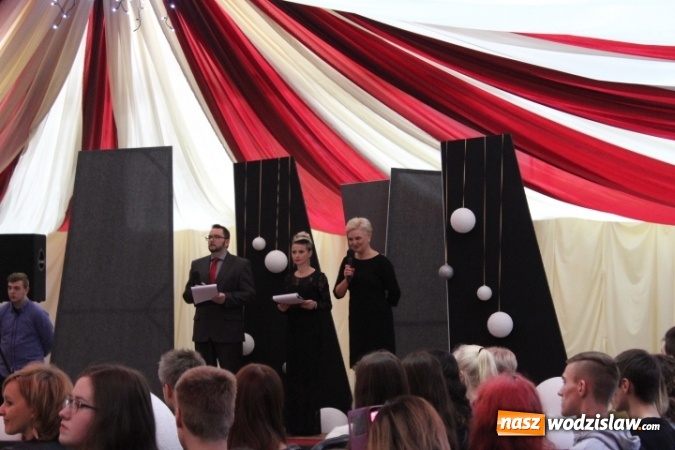 Zdjęcie w galerii na portalu naszwodzislaw.com: Działo się! Ekonomik w świecie mody wiadomości z regionu