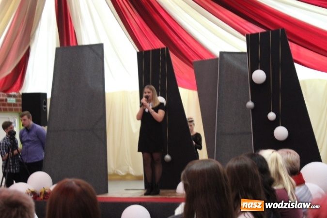 Zdjęcie w galerii na portalu naszwodzislaw.com: Działo się! Ekonomik w świecie mody wiadomości z regionu